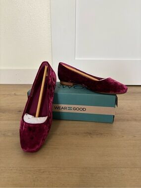 NEW Toms Brielle Velvet Ballet Flats in Berry Burgundy
